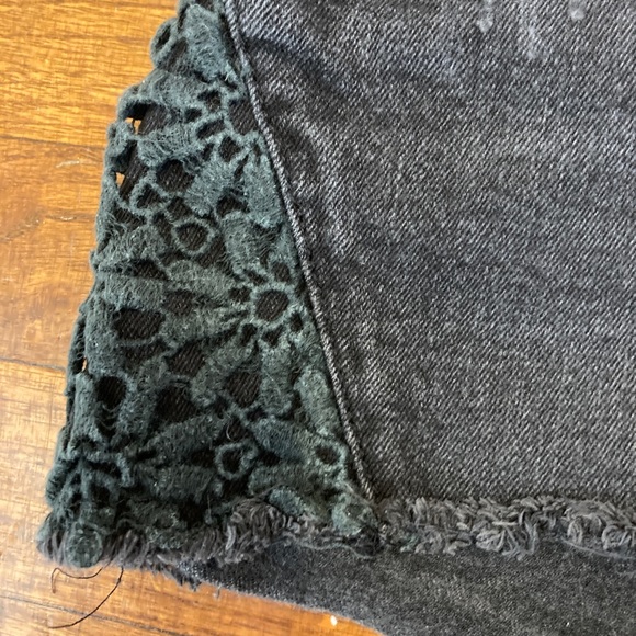 No Boundaries Jean Shorts - Picture 3 of 5